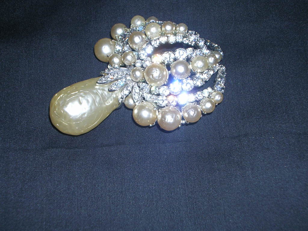 Octopus shape brooch by Henkel and Grosse